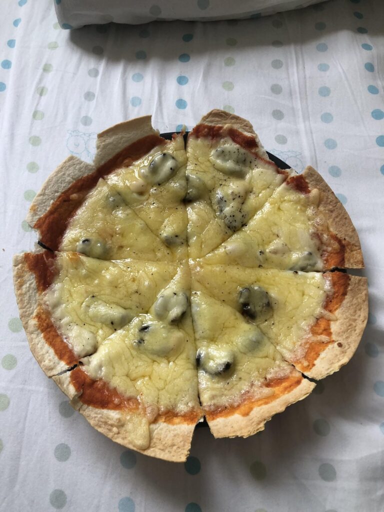 Guys since y’all hated my pizza yesterday, I made another one with olives and orange pepper complete with cheddar cheese :)
