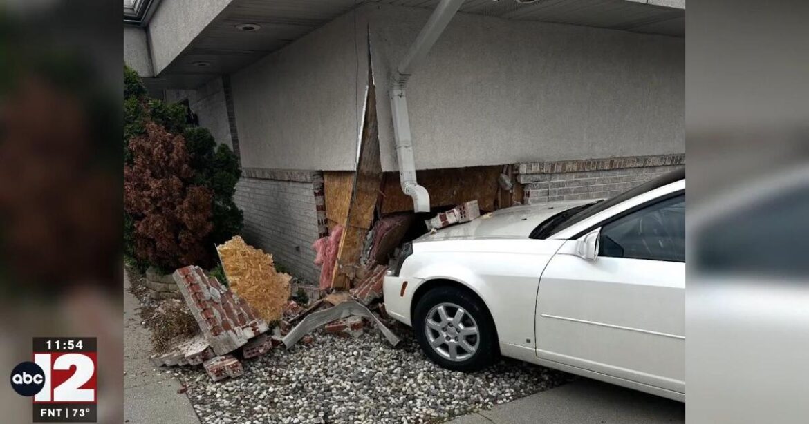 DaVinci's Italian Restaurant closed after car hits the building | Business