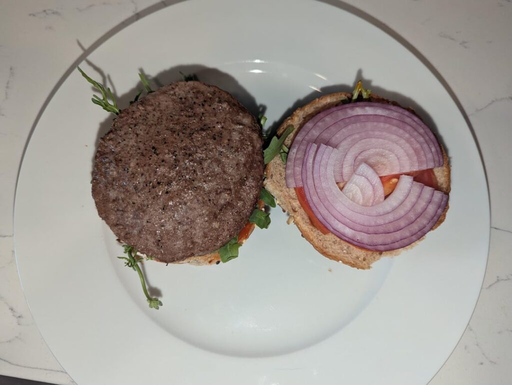 I love onions on my burger 🧅 🍔