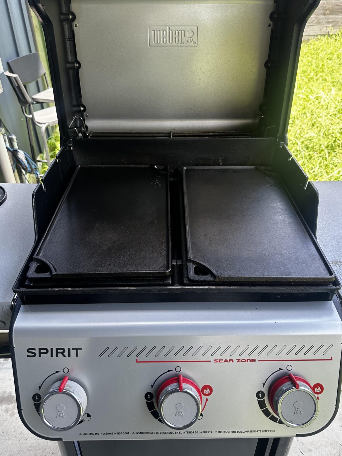 Tip: Spirit E-310 fits 2 lodge griddles perfectly