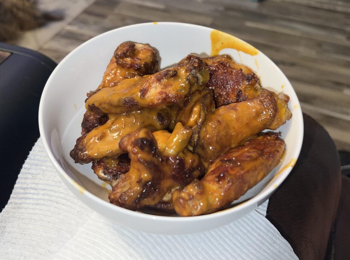 Air fried wings tossed in kinders buttery buffalo sauce.