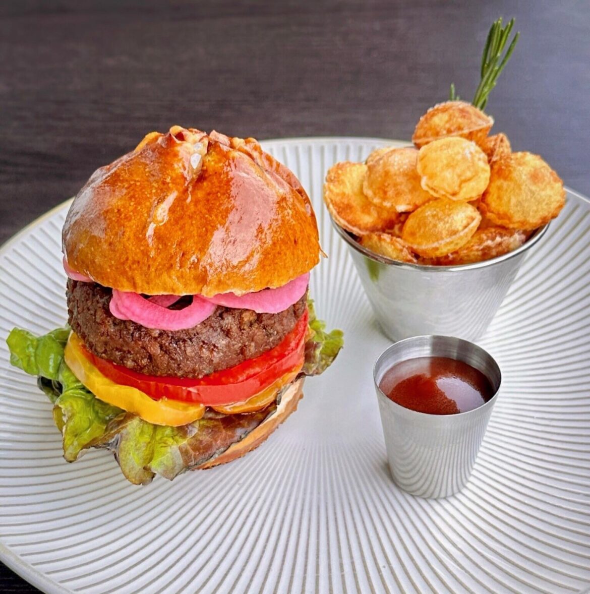 Classic American Burger, Pommes Soufflé, Bourbon Maple Ketchup