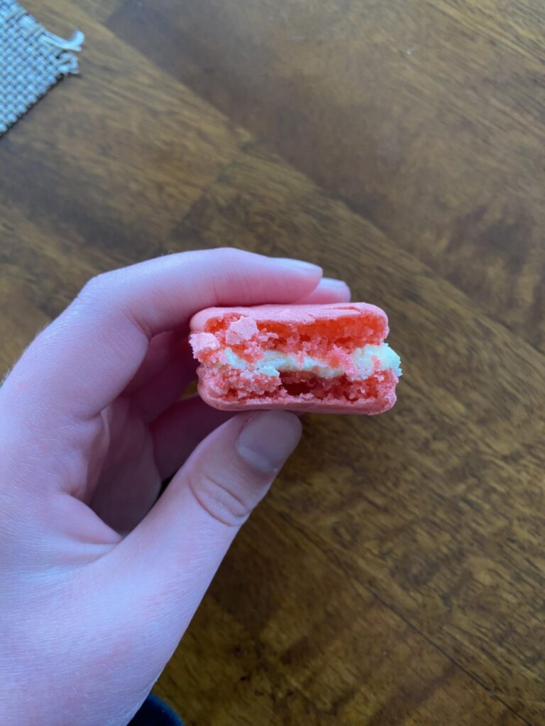 Update: I solved an issue with my macarons! (Swiss method)