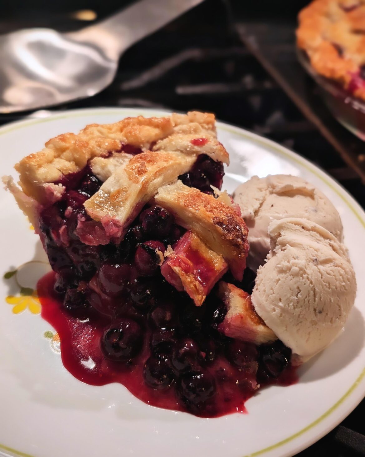 Blueberry pie a la mode