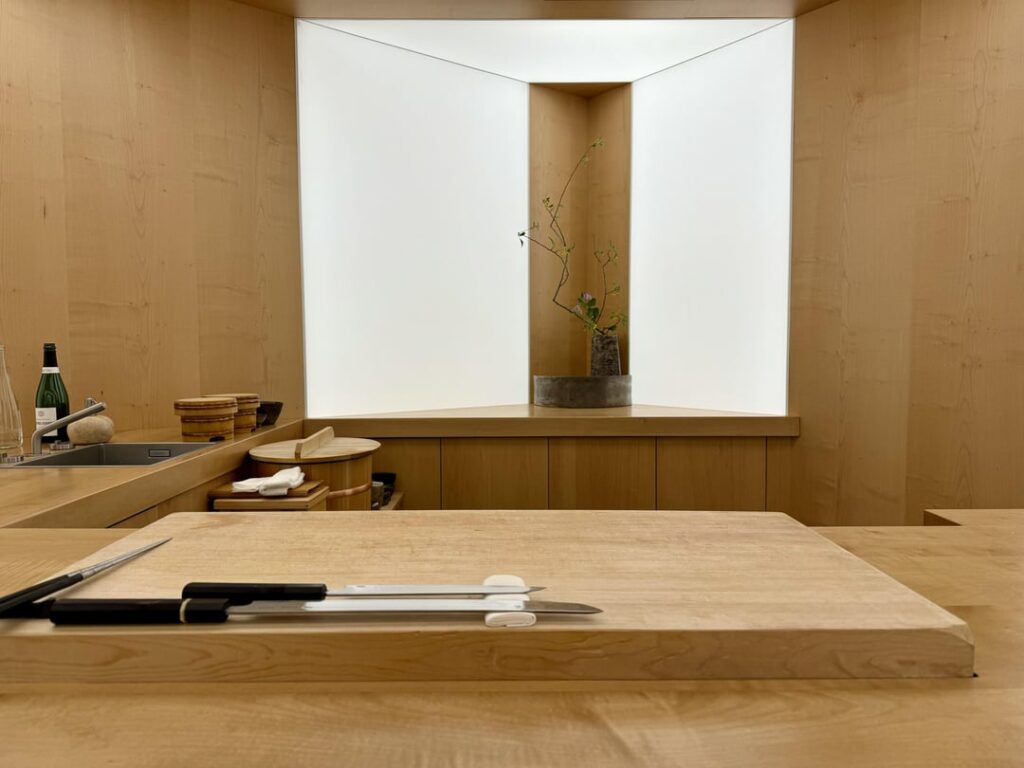 Sushi Yoshinaga (), Paris, France Sushi Yoshinaga (**), Paris, France