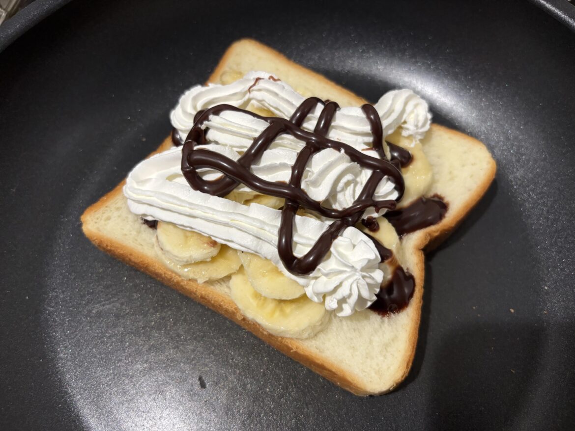 Simple Chocolate Banana Open-Sandwich