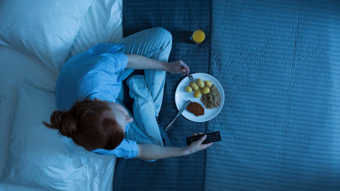Metabolism-friendly foods to eat before bed? Dietitian debunks claims Metabolism-friendly foods to eat before bed? Dietitian debunks claims
