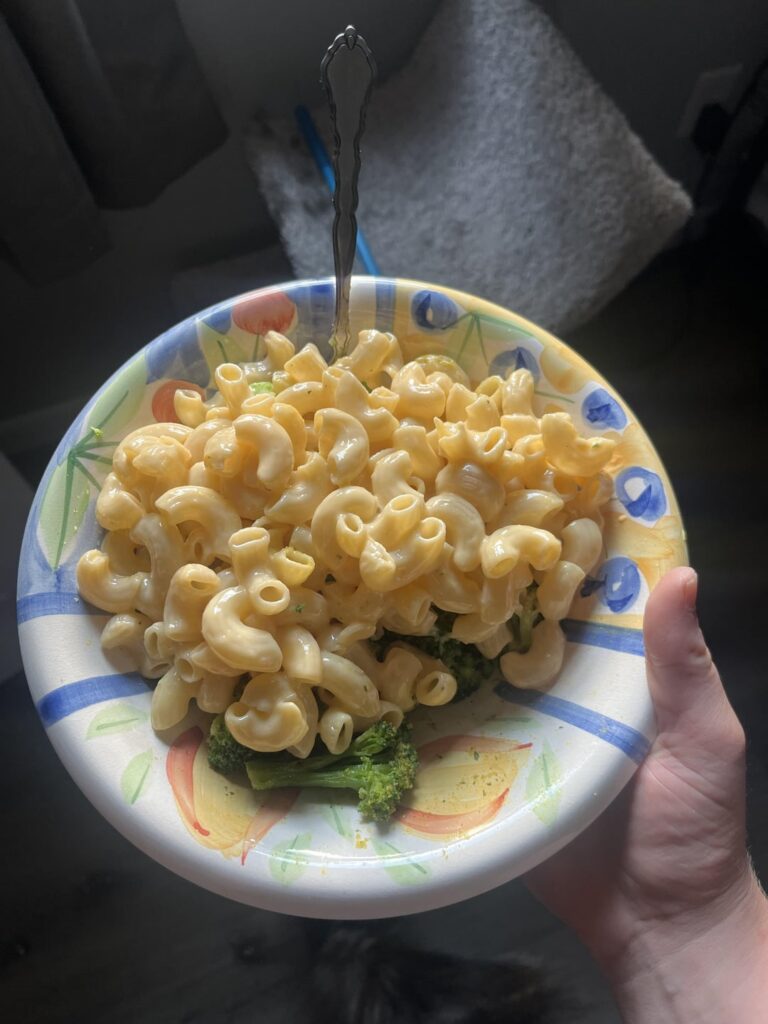 Mac n' Cheese & broccoli - 400 calories