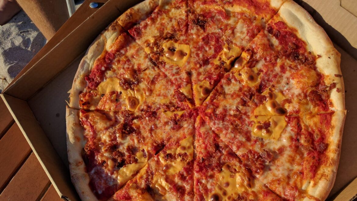 South Beach Pizzeria makes mouthwatering beach picnic food