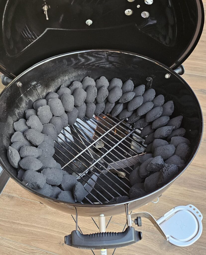 PSA for kettle bros: even charcoal = even temp.