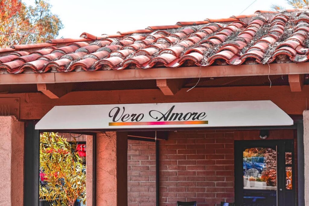 This photo shows the exterior of Vero Amore.