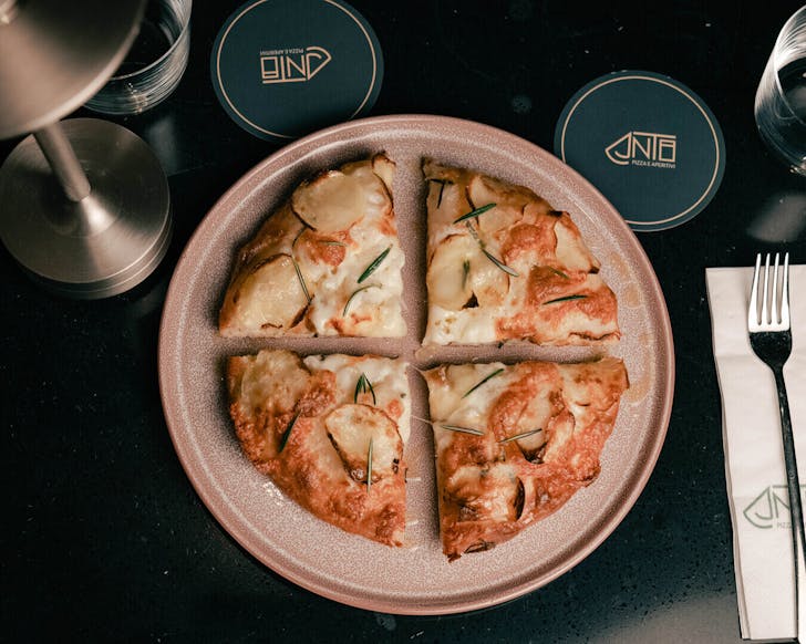 A pizza from ANTO Pizza E Aperitivi