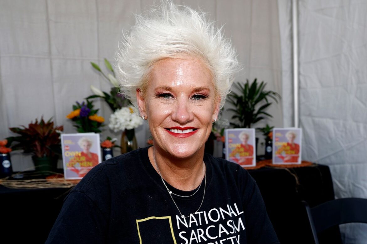 Πέθανε η Anne Burrell, τηλεοπτική σεφ και παρουσιάστρια του Food Network, σε ηλικία 55 ετών