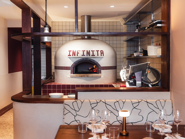 a look inside Bar Infinita
