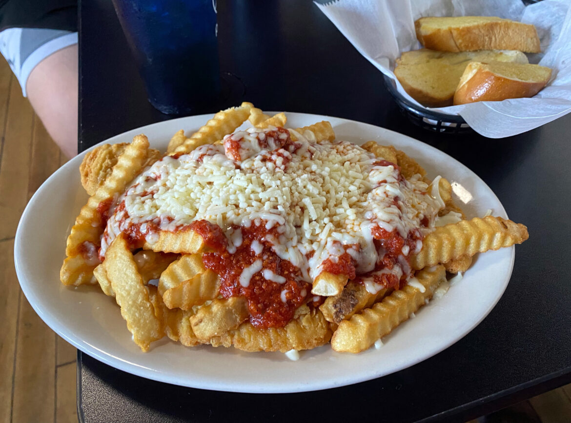 Schuckman: Italian horseshoes and football chatter make for perfect corner market lunch