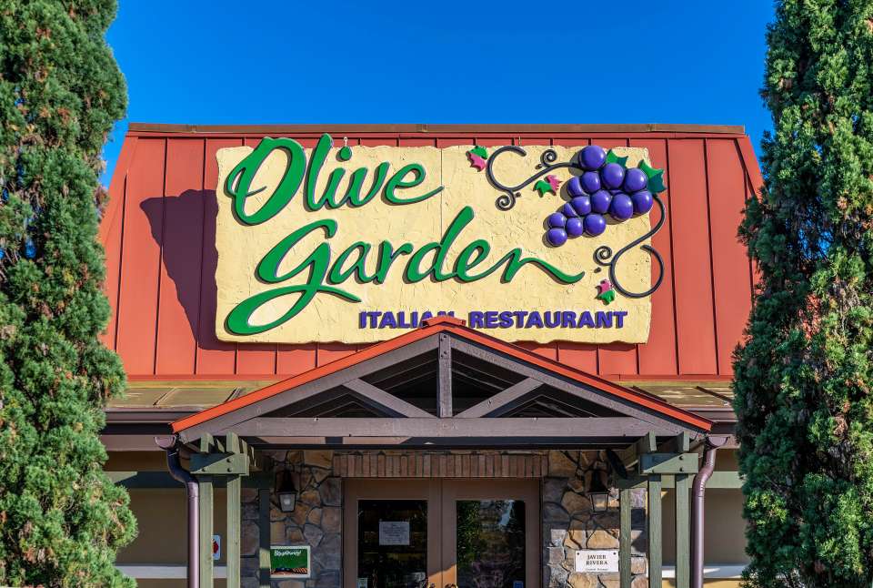Olive Garden Italian Restaurant exterior.