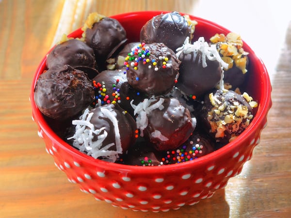 Panettone Truffles are made with crumbs of traditional Italian sweet bread, milk, cream cheese and sugar, then shaped and covered in chocolate. STYLING BY CATERINA SCARANO / CONTRIBUTED BY CHRIS HUNT PHOTOGRAPHY