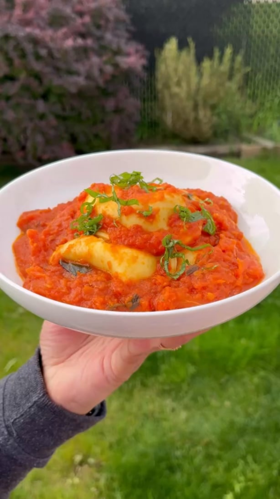 homemade everything 💓 spinach and ricotta stuffed ravioli with tomato basil sauce