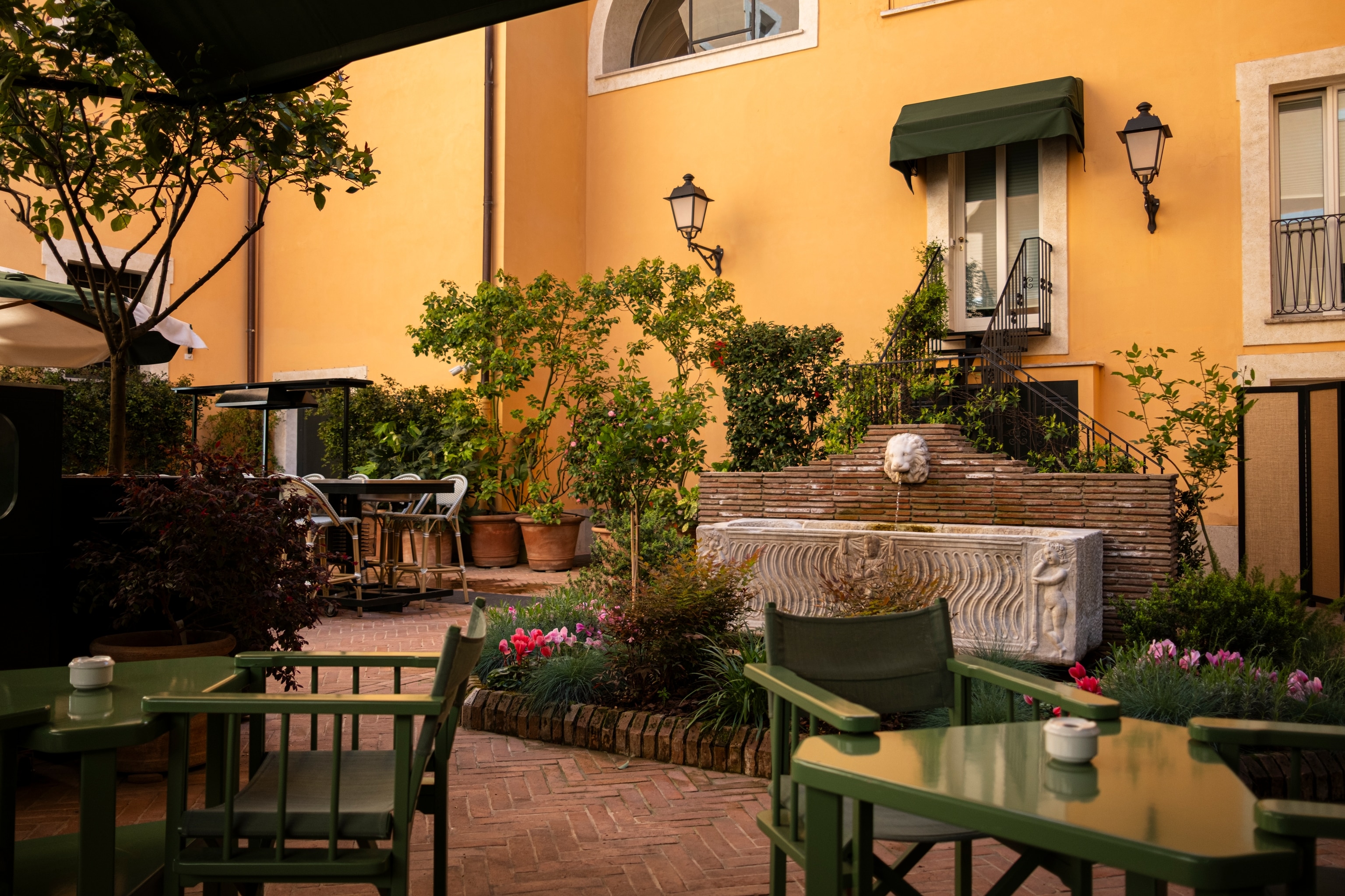 palazzo ripetta hotel courtyard