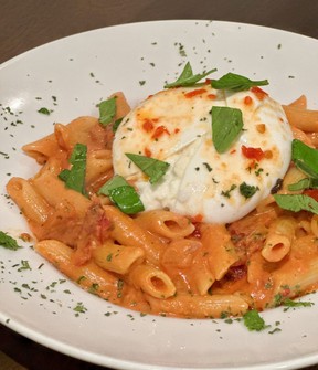 Penne vodka alla burrata.
