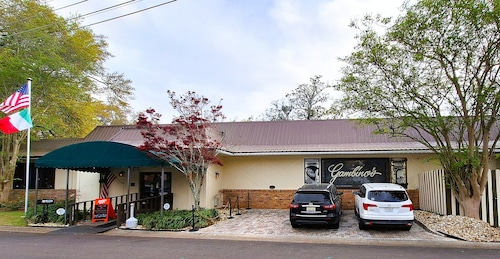 Gambino's Italian Grill has been a mainstay of the active Fairhope dining scene since 1976.