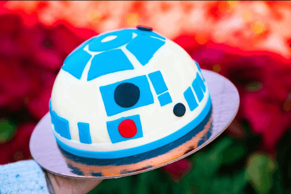 Amorette’s Patisserie Unveils “Star Wars” R2-D2 cake at Disney Springs Amorette’s Patisserie Unveils "Star Wars" R2-D2 cake at Disney Springs