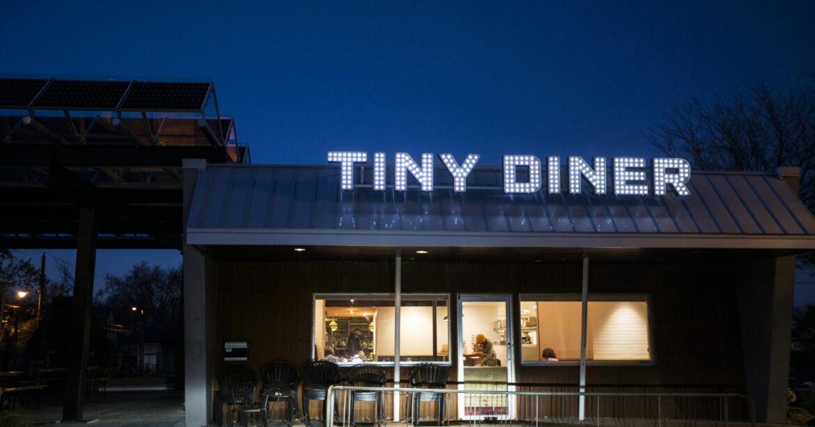 1 reopening, 2 closings and 4 new spots opening