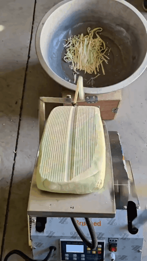 Imagine if this was cheese and your mouth could be the bowl!!!