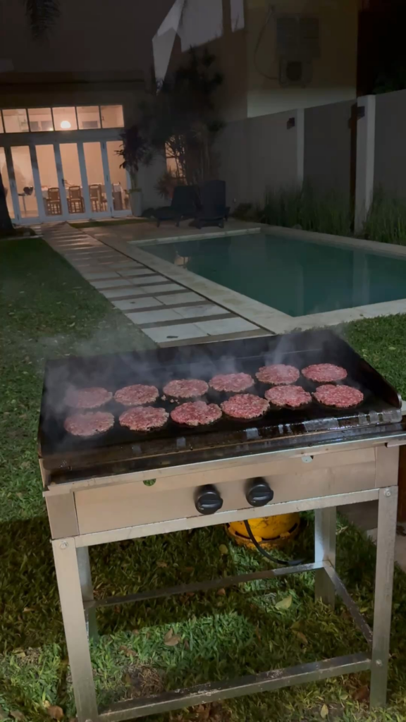 Triple Cheeseburgers for everyone Triple Cheeseburgers for everyone