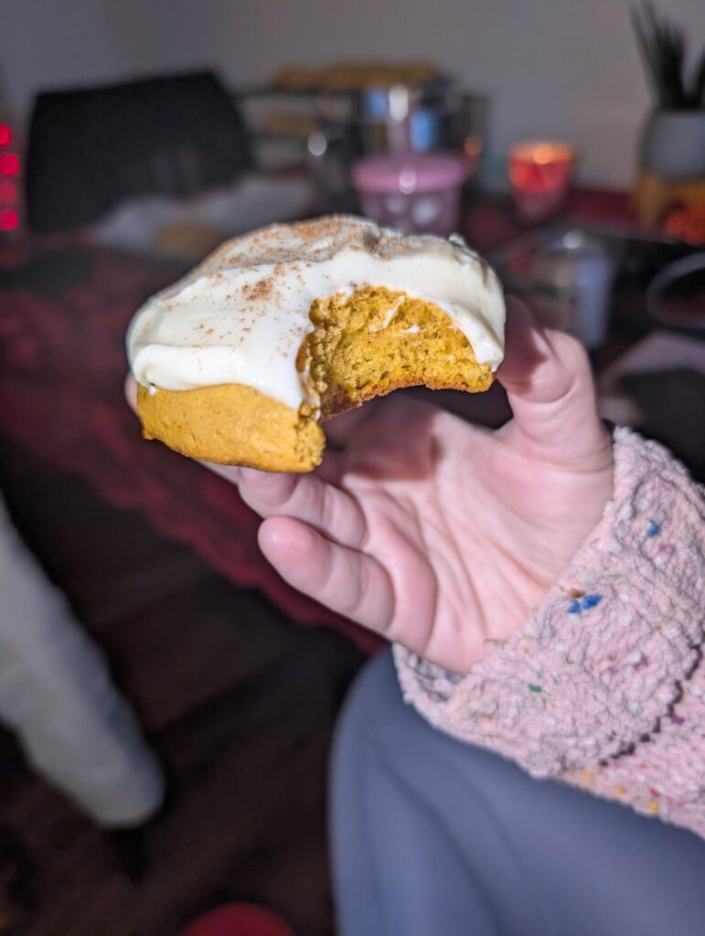 Pumpkin cheesecake cookies