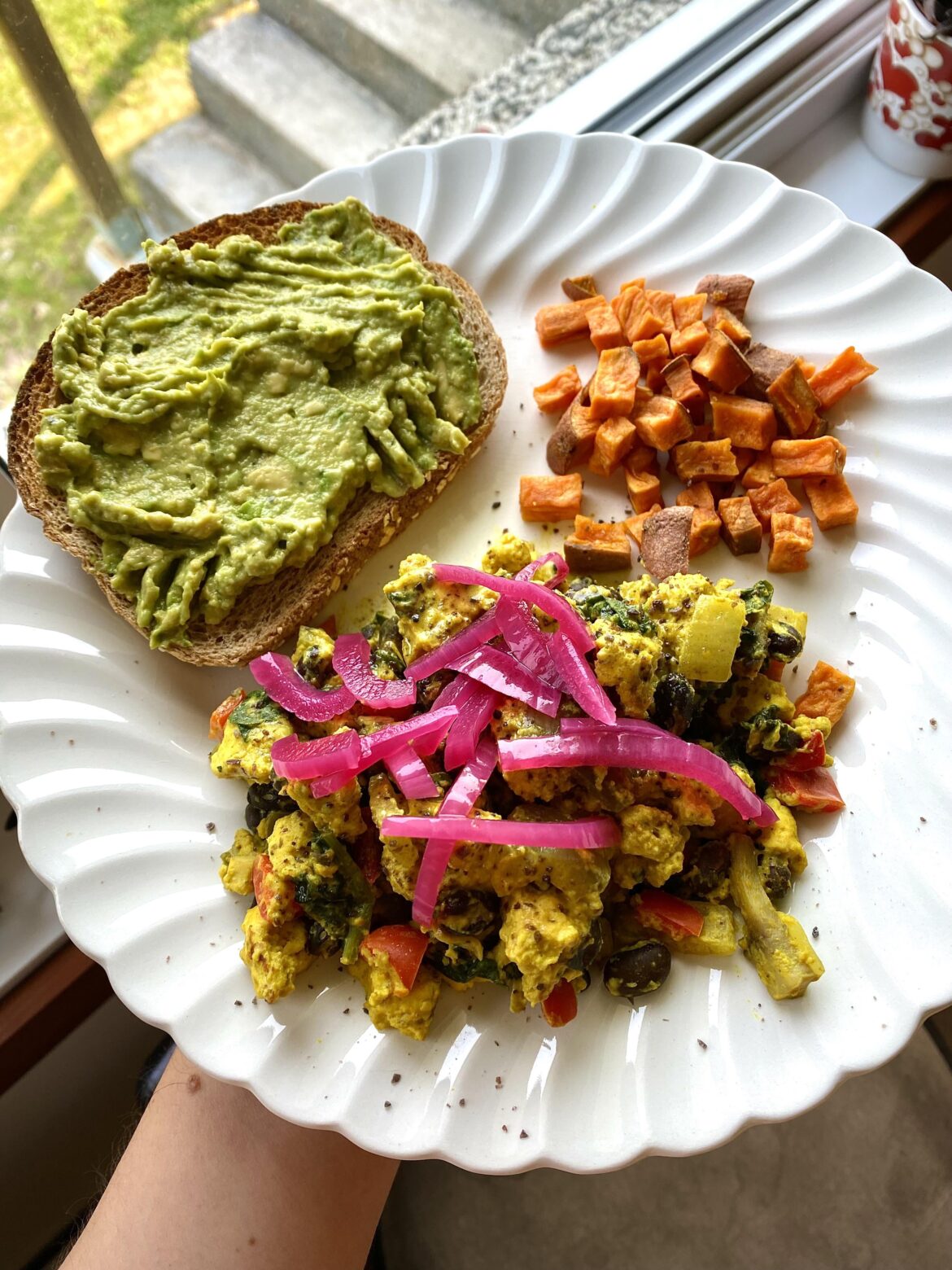 Avocado toast, scrambled tofu with black beans, pickled red onions and air-fryed sweet potatoes. 403 kcal/24g protein