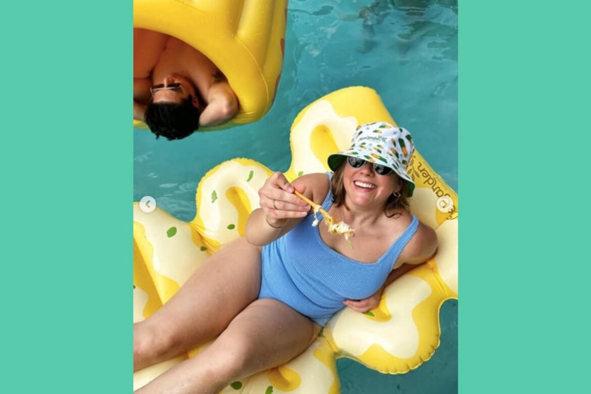 You need to see these hysterical Olive Garden pool noodles You need to see these hysterical Olive Garden pool noodles