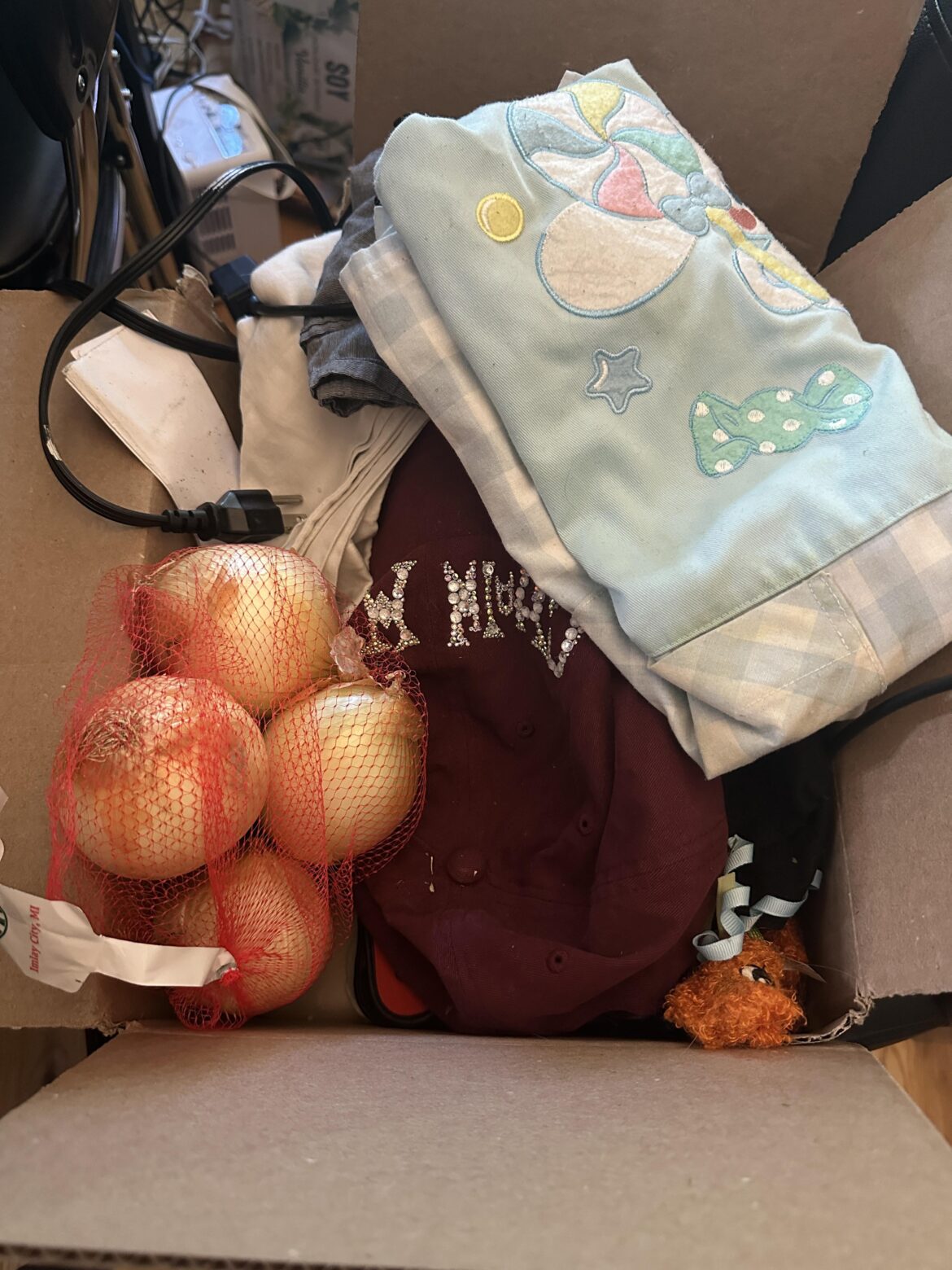 Got the last of my stuff back from my exes... She gave me the onions 😂😭