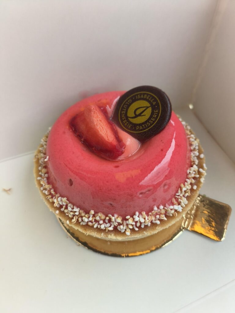 Strawberry Lemon Tart from Isabella Patisserie 😍 Strawberry Lemon Tart from Isabella Patisserie 😍