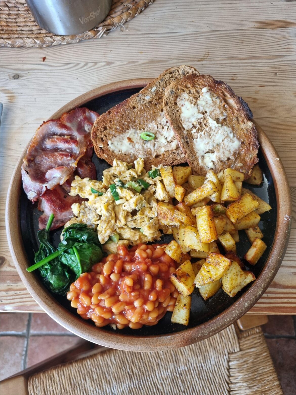 Last minute one with what was left in my kitchen, apologies for the lack of tasty stuff