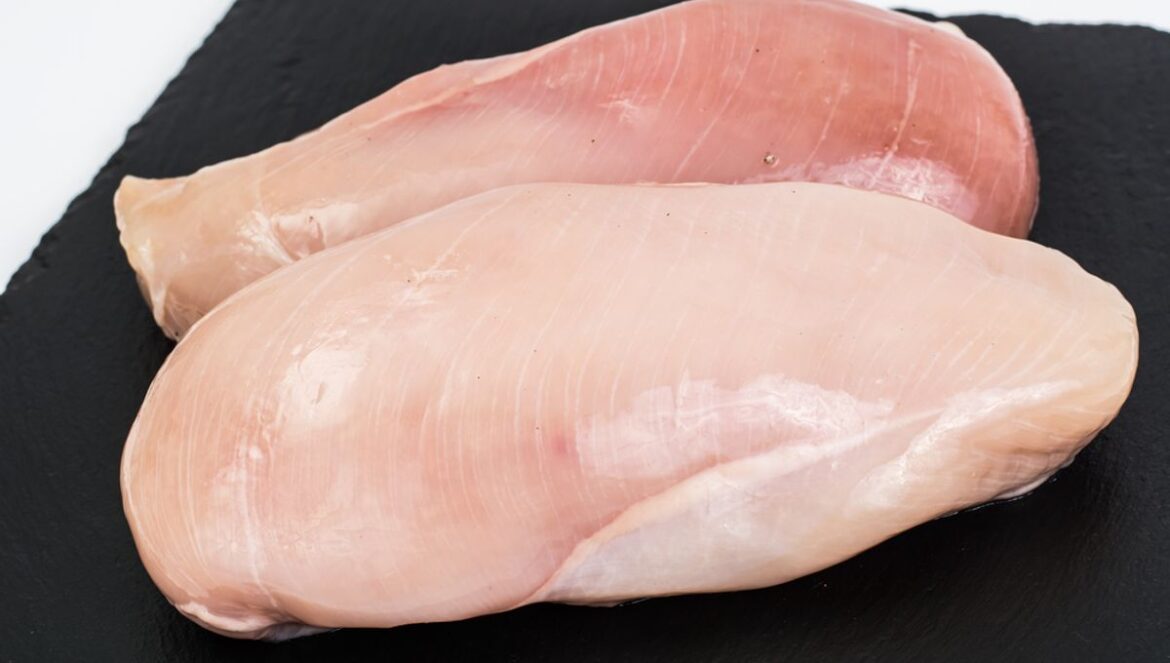 “Large Worsening Of Nutritional Value”: What You Need To Know About The White Stripes You See On Chicken Breasts "Large Worsening Of Nutritional Value": What You Need To Know About The White Stripes You See On Chicken Breasts