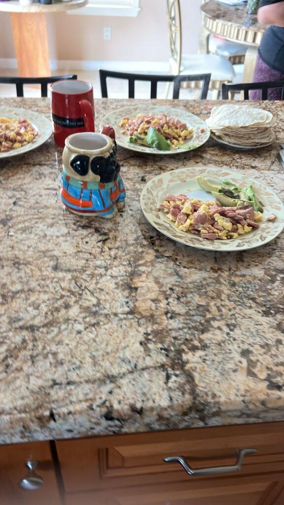 Almuerzos con huevo y enfrijoladas😍😍