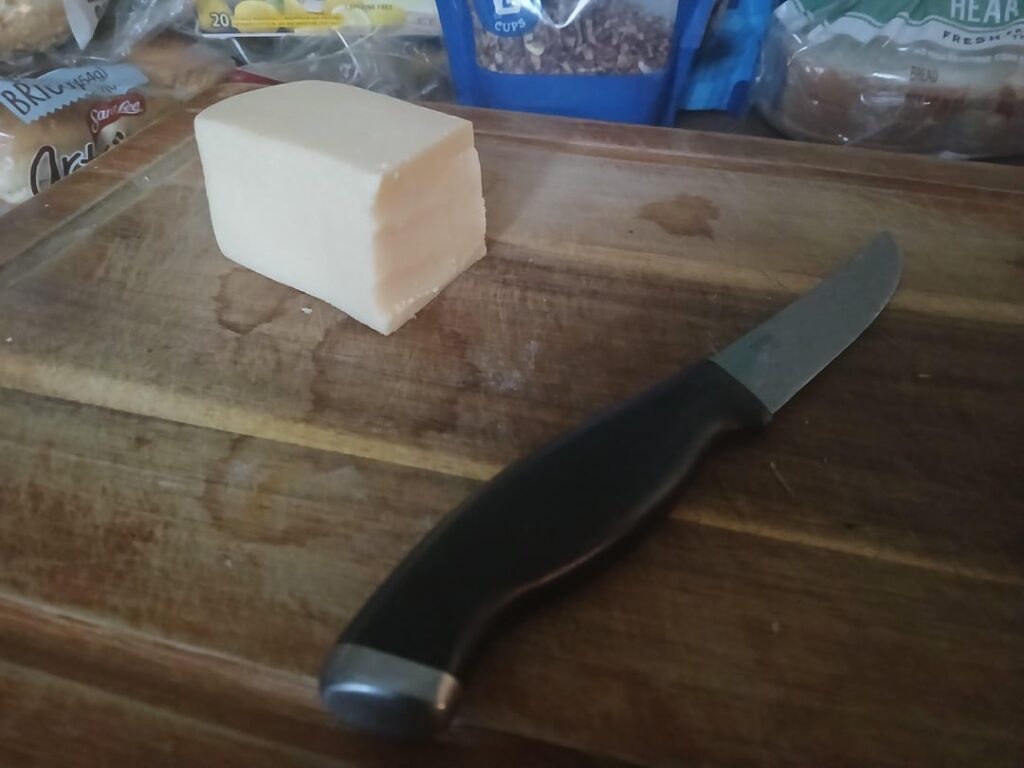 Tried Havarti for the first time. It's really good, I like it. Buttery & kinda like Swiss.