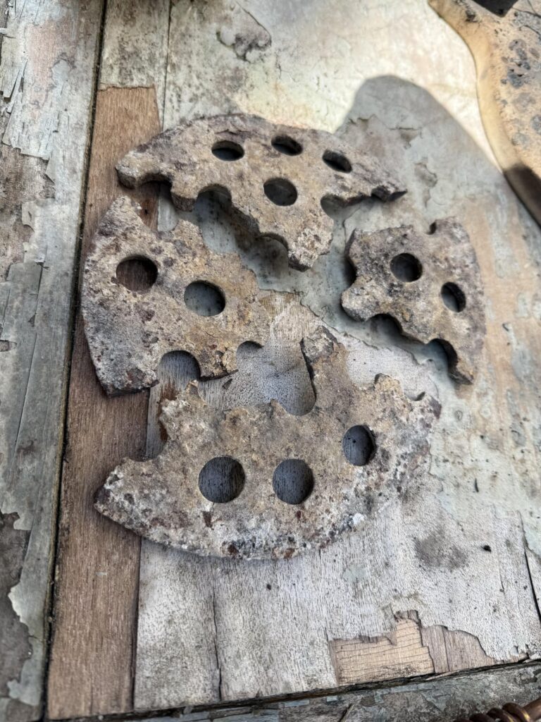 I guess my fire grate is has died… needs must when one must grill… made my of nest.