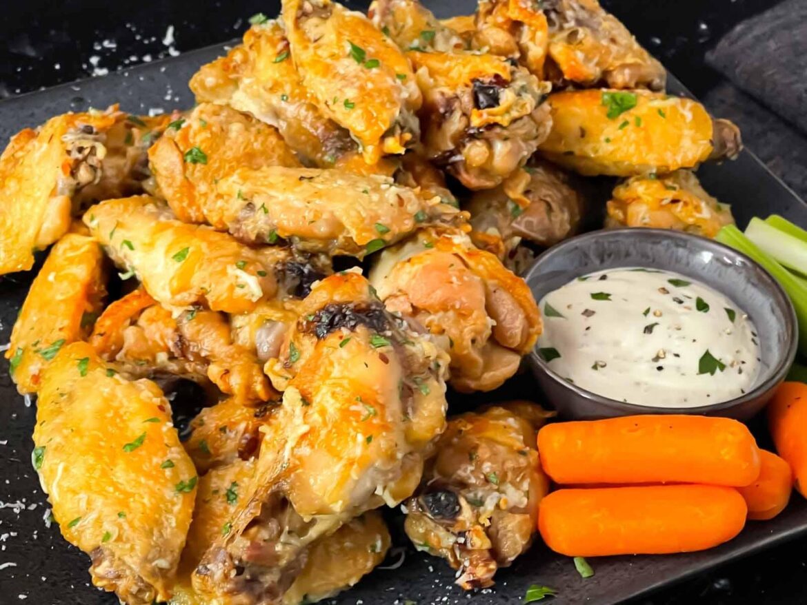 Crispy Baked Garlic Parmesan Chicken Wings