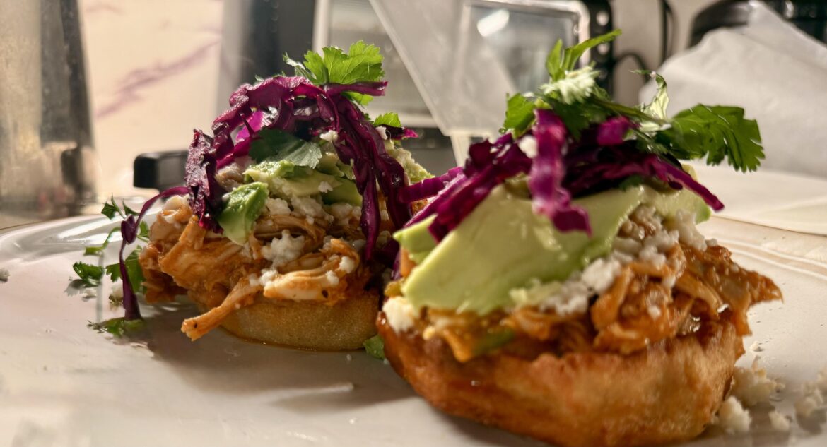 Sopes with pollo de tinga 🙏🏼