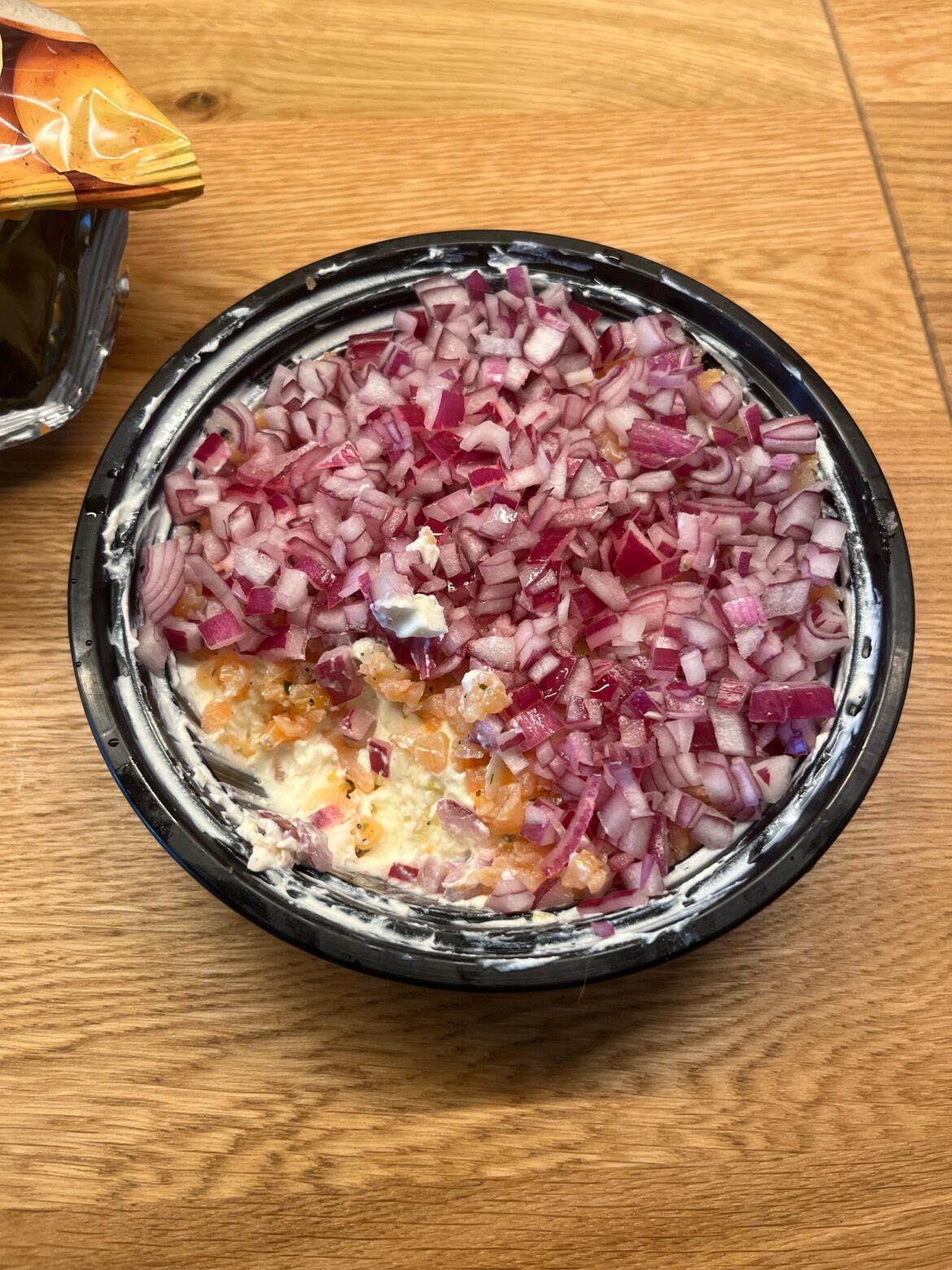ONIONS(with cream cheese and salmon)