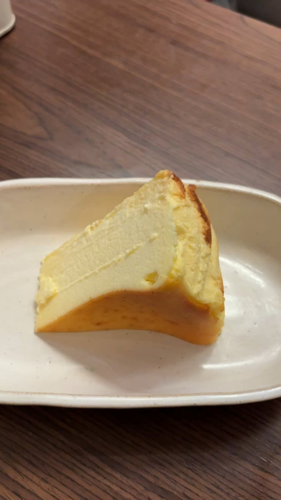 Died a bit and went to heaven straight! The classic San Sebastián cheesecake with Nutella cream 🤭😍