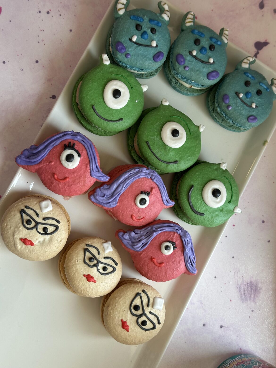 Made some monsters inc macarons!