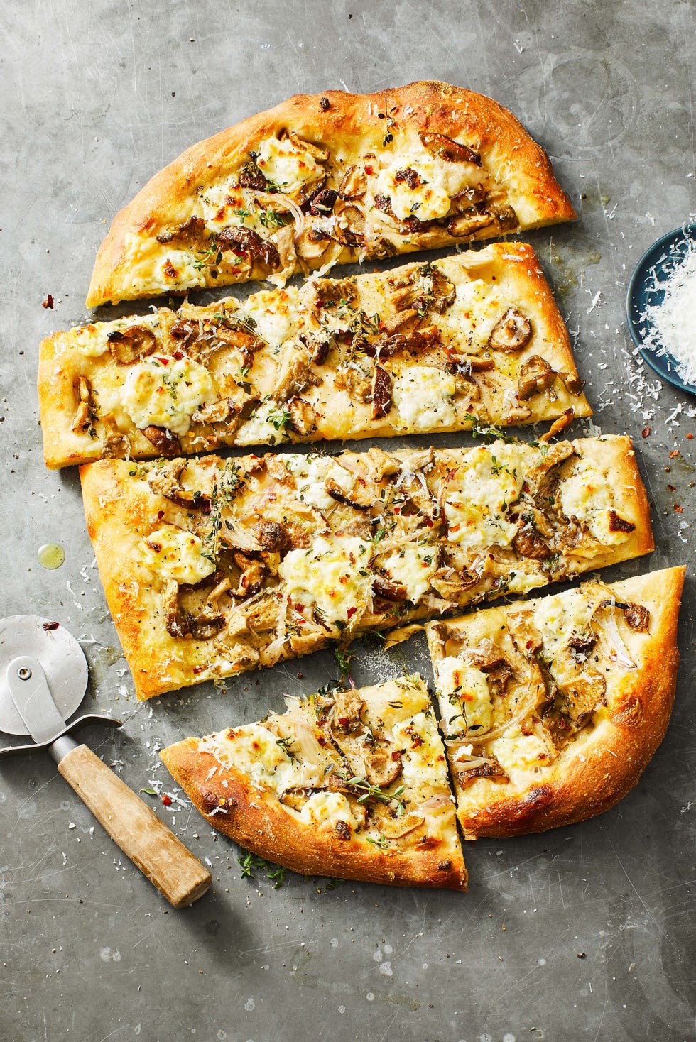 vegetarian mushroom pizza sliced