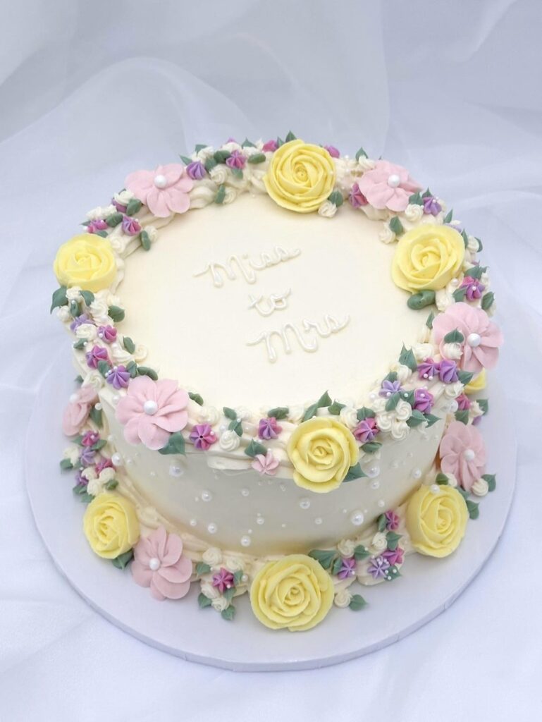 Bridal shower cake I made recently! 💐