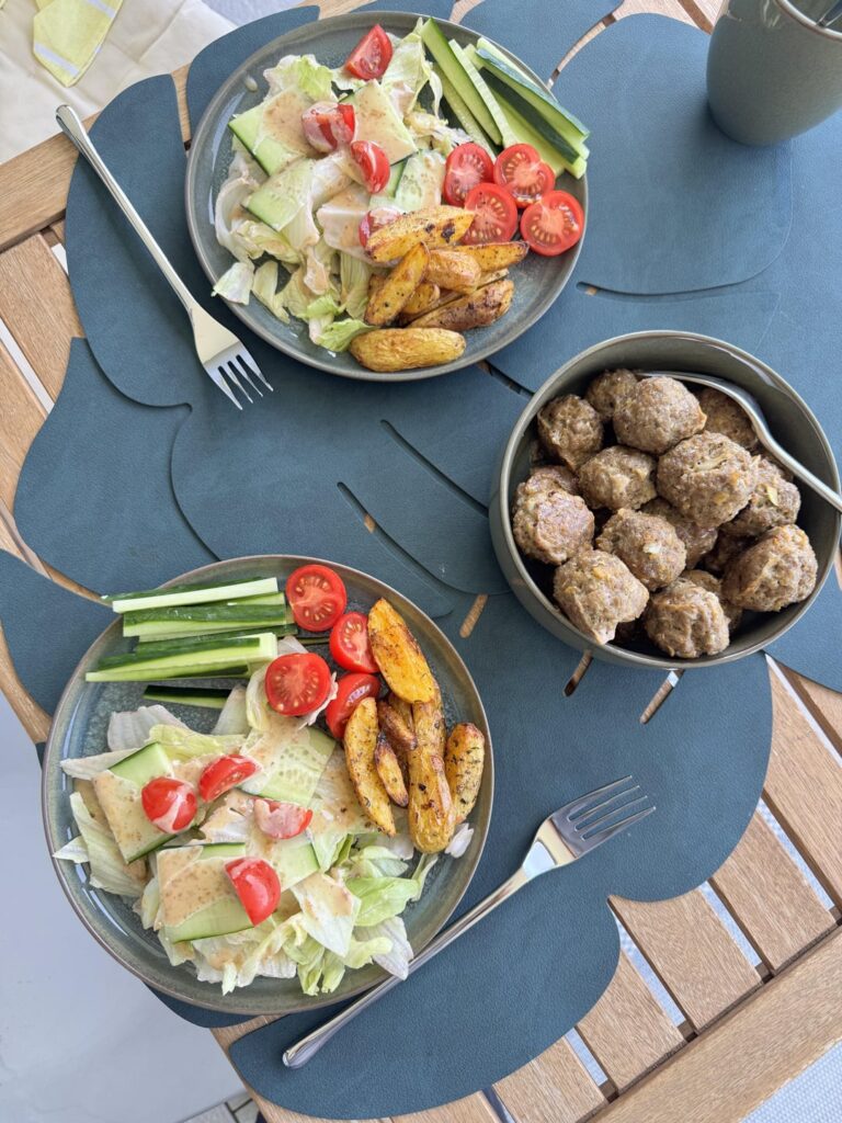 Meatballs and Salat