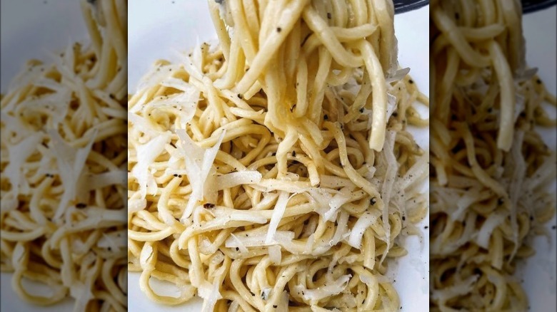 plate of cacio e peppe