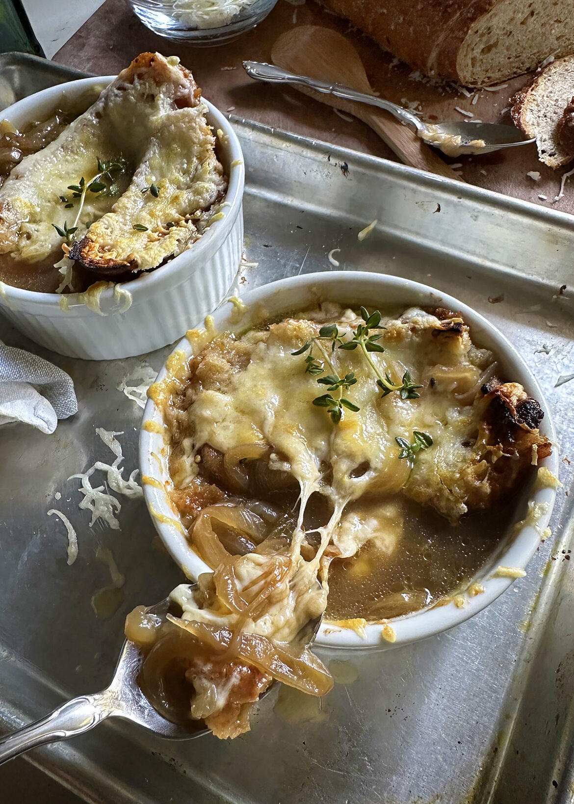 french onion soup with broiled cheese