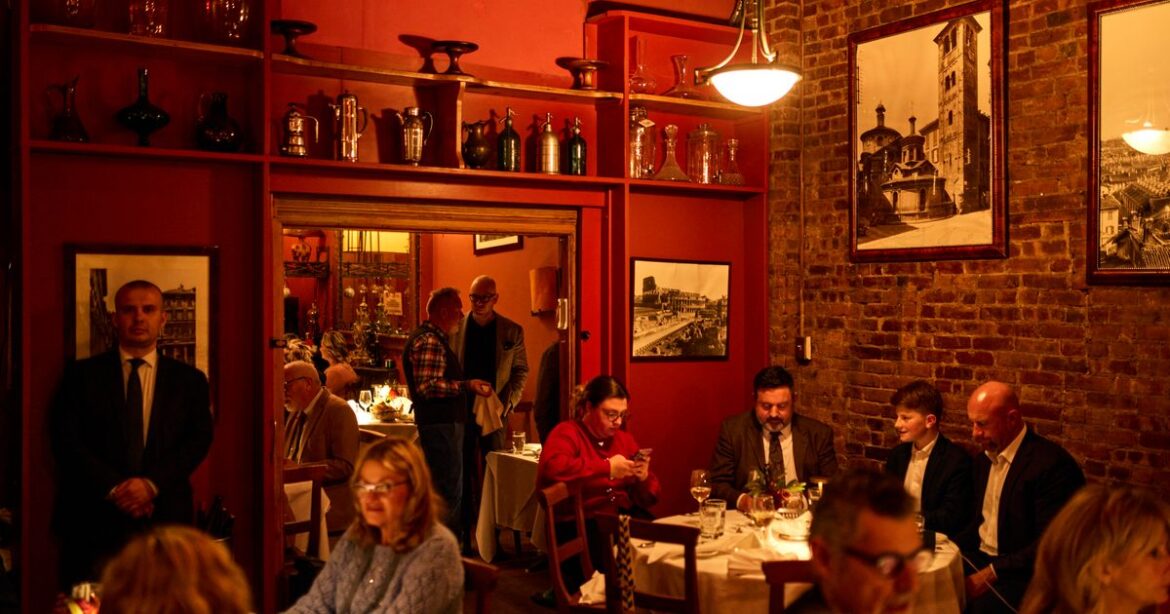 Live from this Italian restaurant, it’s ‘Saturday Night’! Live from this Italian restaurant, it’s ‘Saturday Night’!